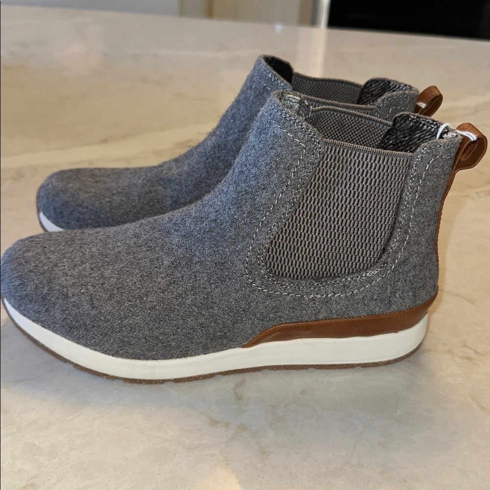 boc Gray Ankle Boots - Picture 2 of 9